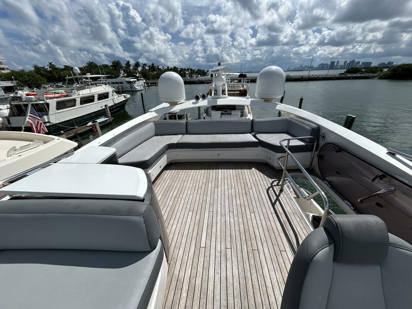 2014 Princess S72 - Image 32