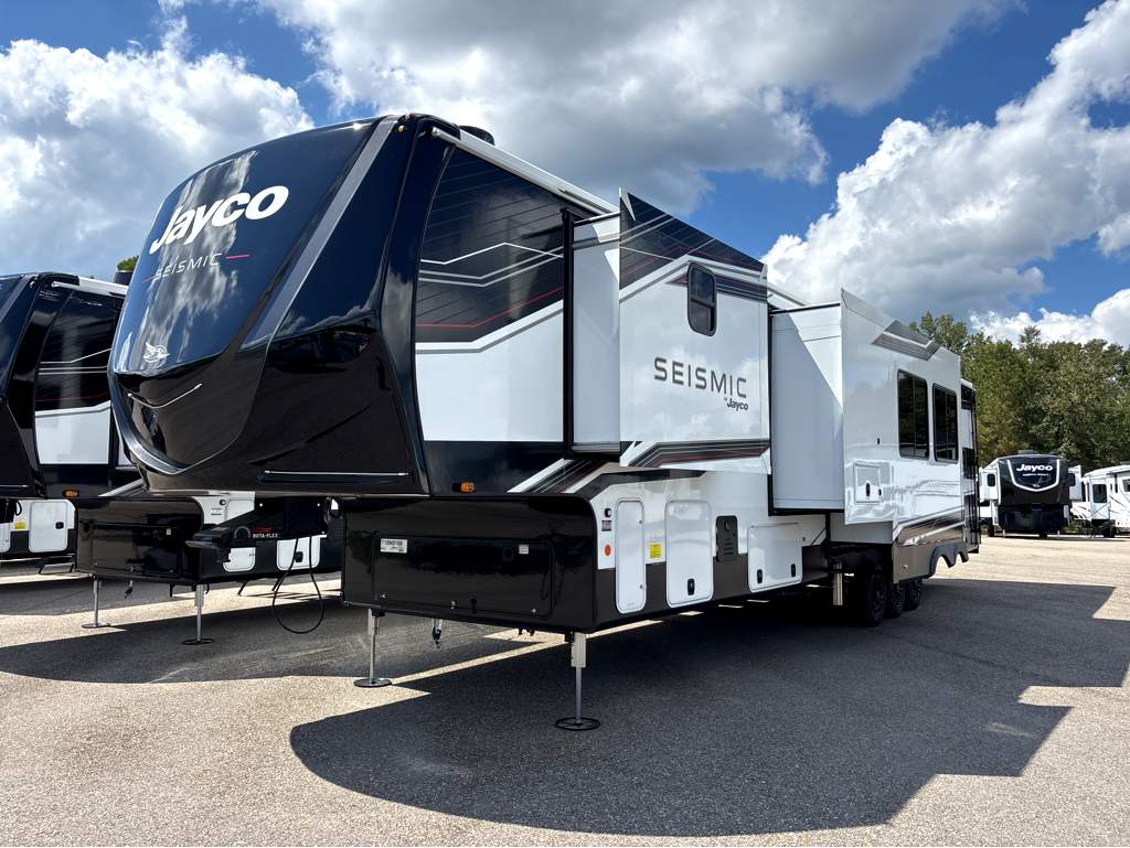 2026 JAYCO SEISMIC 413 - Image 3