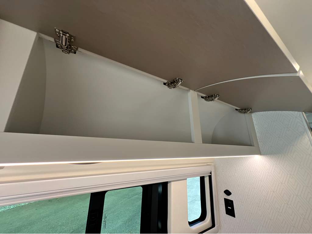 2027 THOR MOTOR COACH SEQUENCE 20L - Image 13