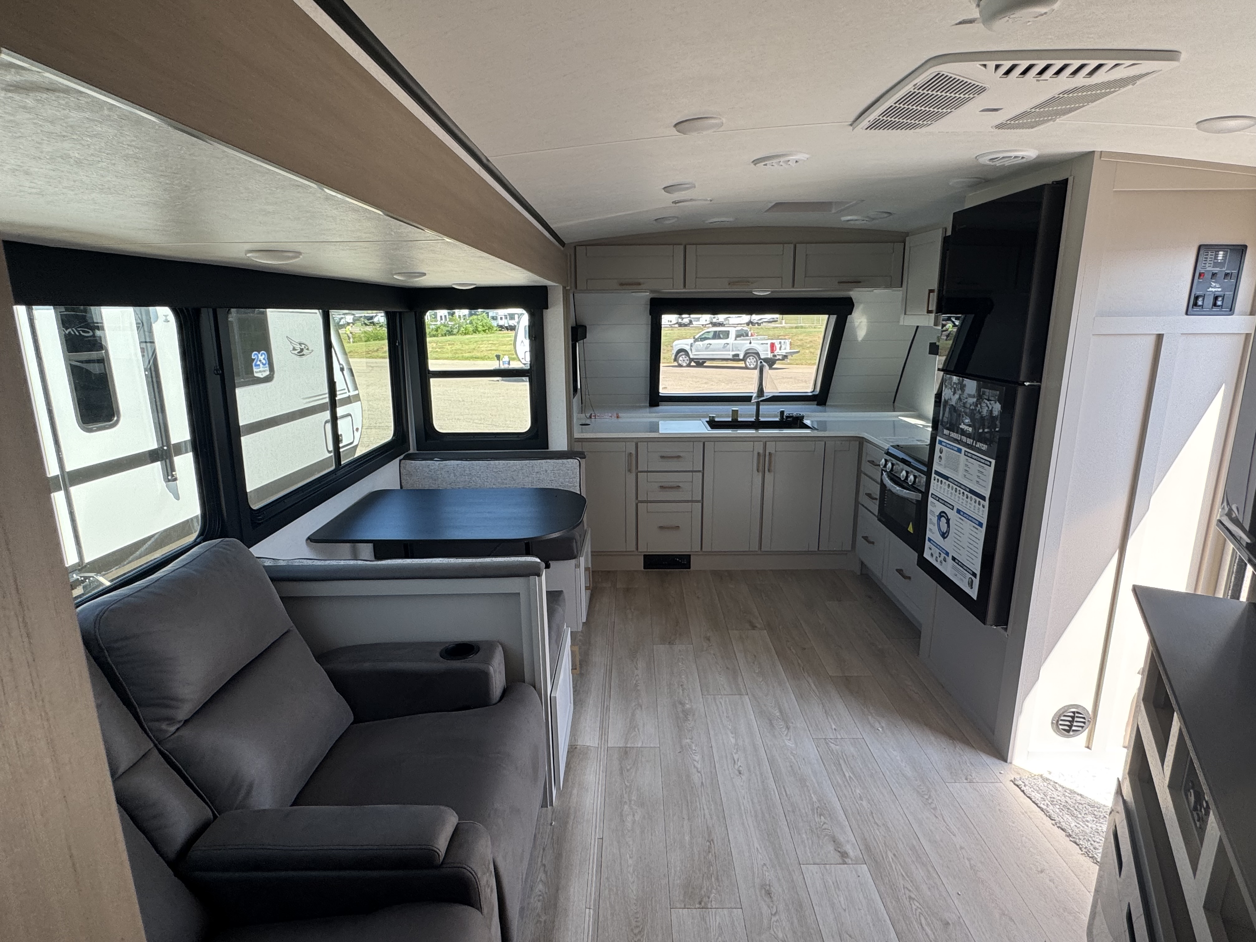 2027 JAYCO JAY FEATHER 26FK - Image 10