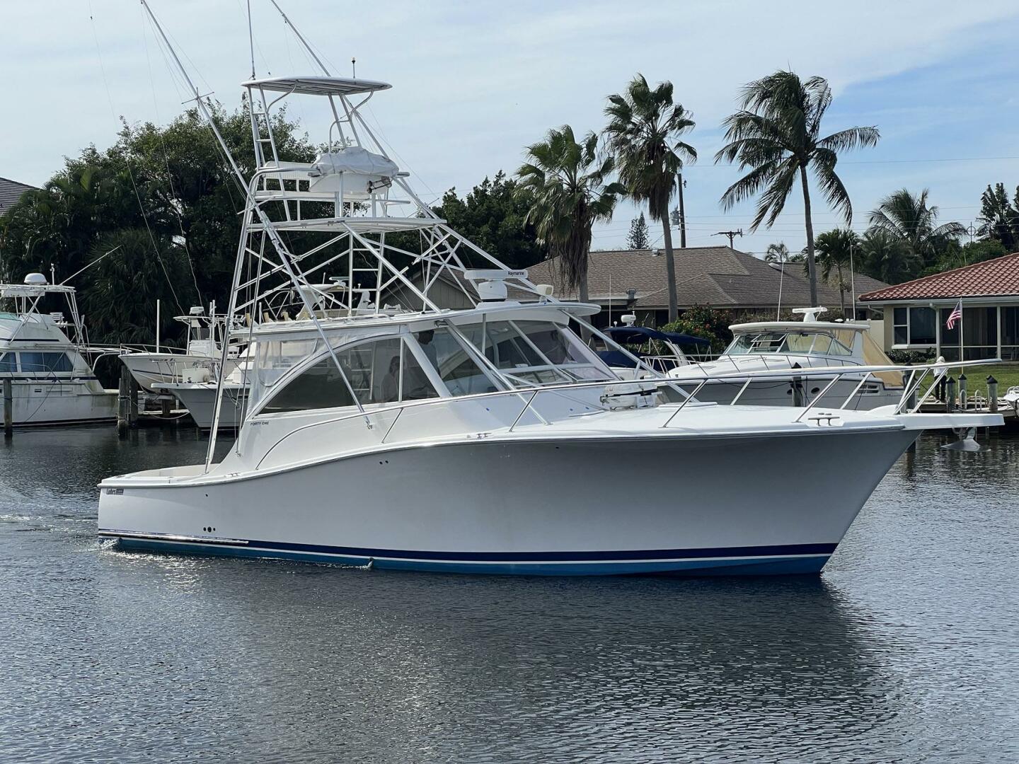 2007 Luhrs 41 Hardtop Express - Image 3