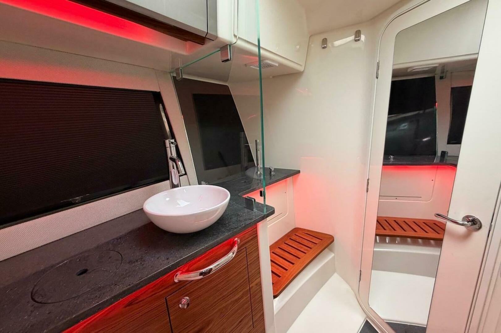 2021 Boston Whaler 405 Conquest - Image 33