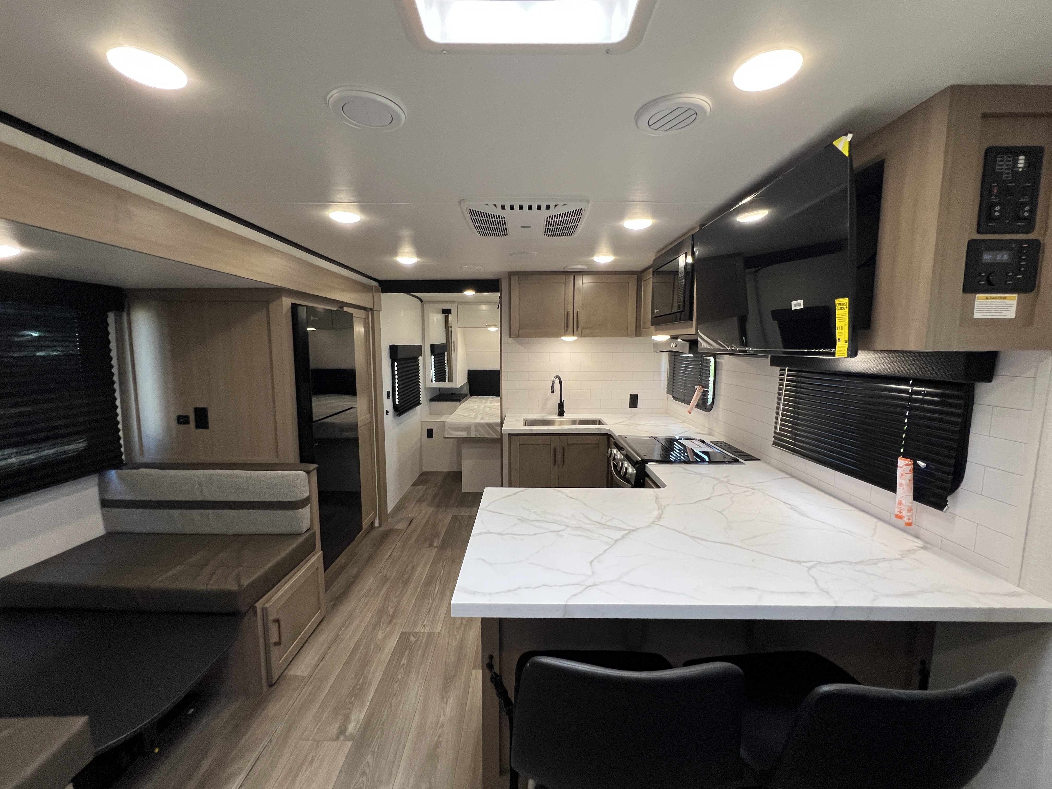 2027 Highland Ridge RANGE LITE 240DBH - Image 3