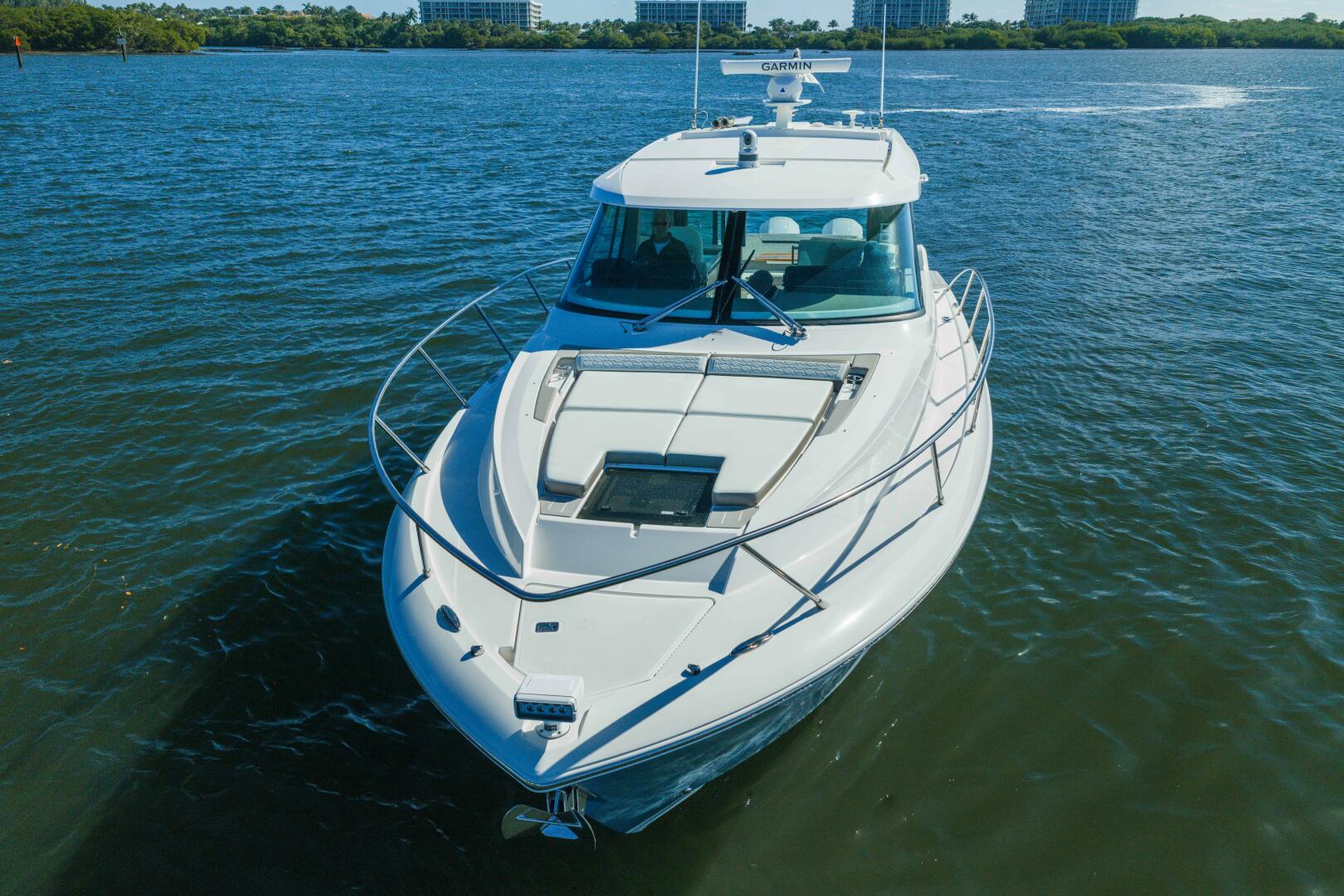 2025 Tiara Yachts 43 LE - Image 2