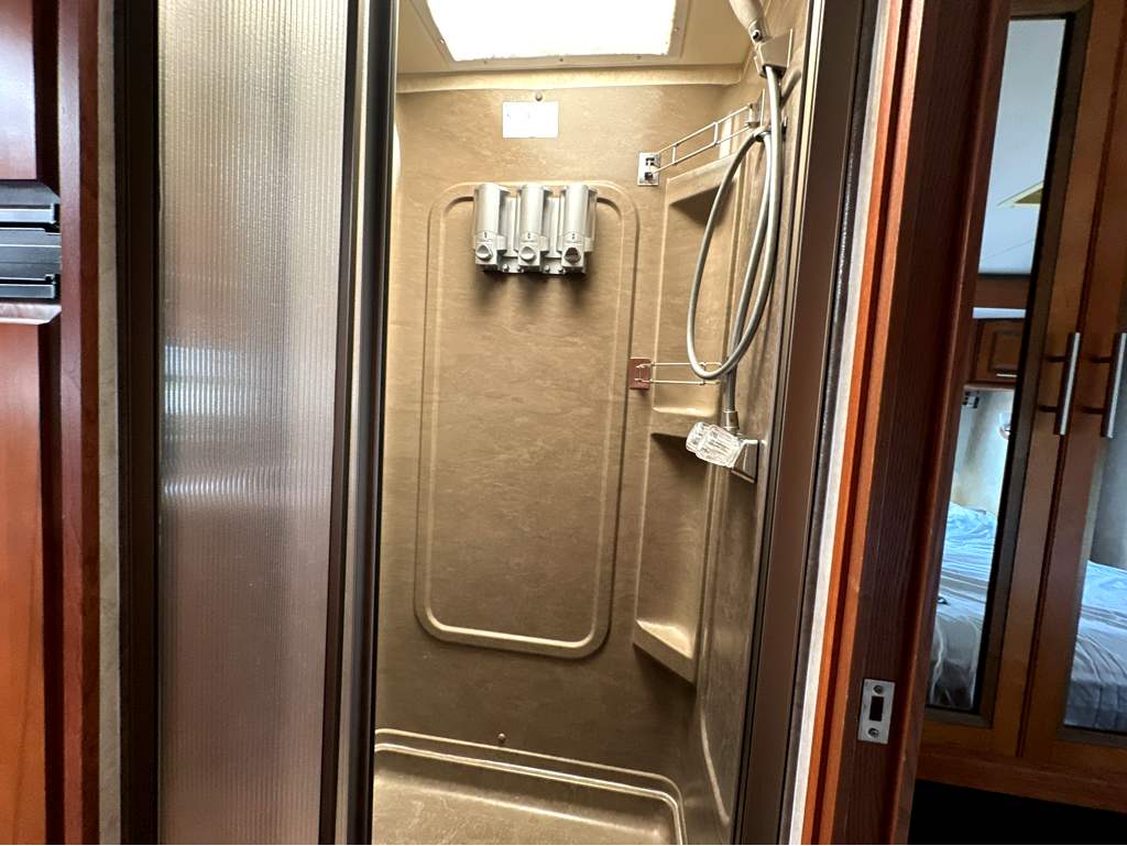 2013 COACHMEN CONCORD 300TS - Image 23