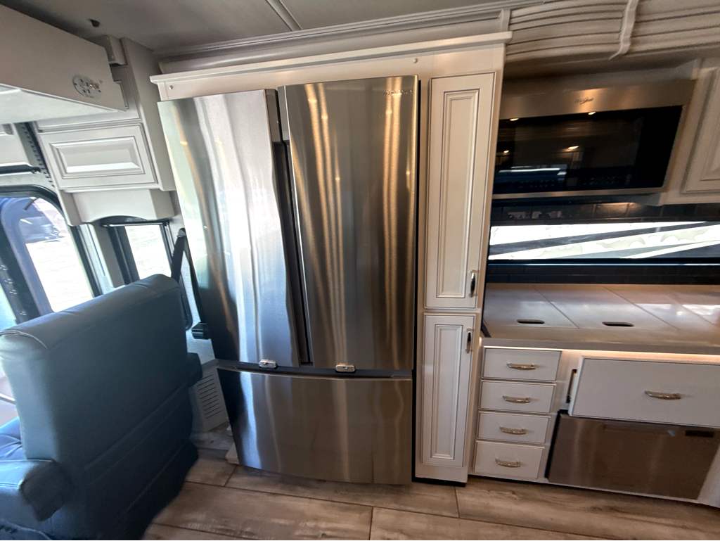 2024 FLEETWOOD DISCOVERY 38N - Image 17