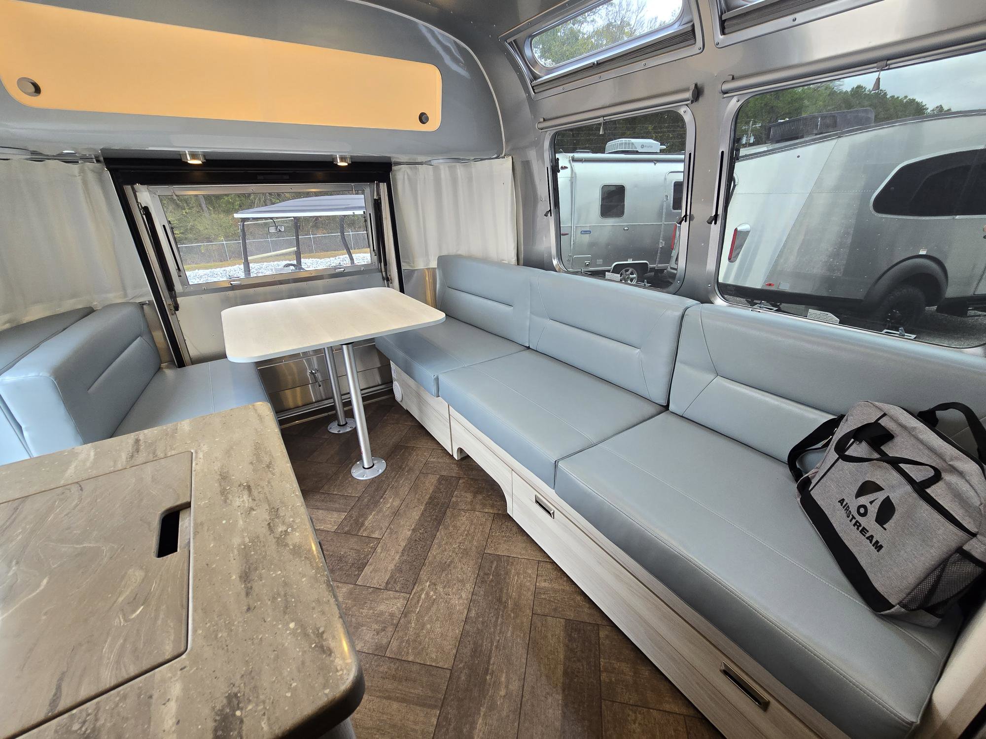 2026 Airstream International 25FB - Image 11