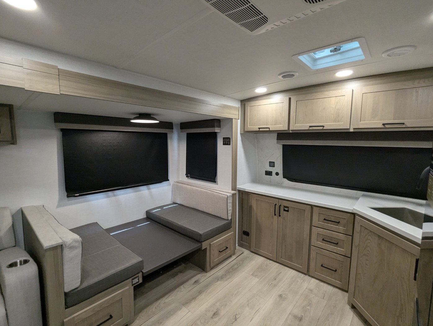 2027 Forest River Rockwood Ultra Lite 2608BS - Image 17