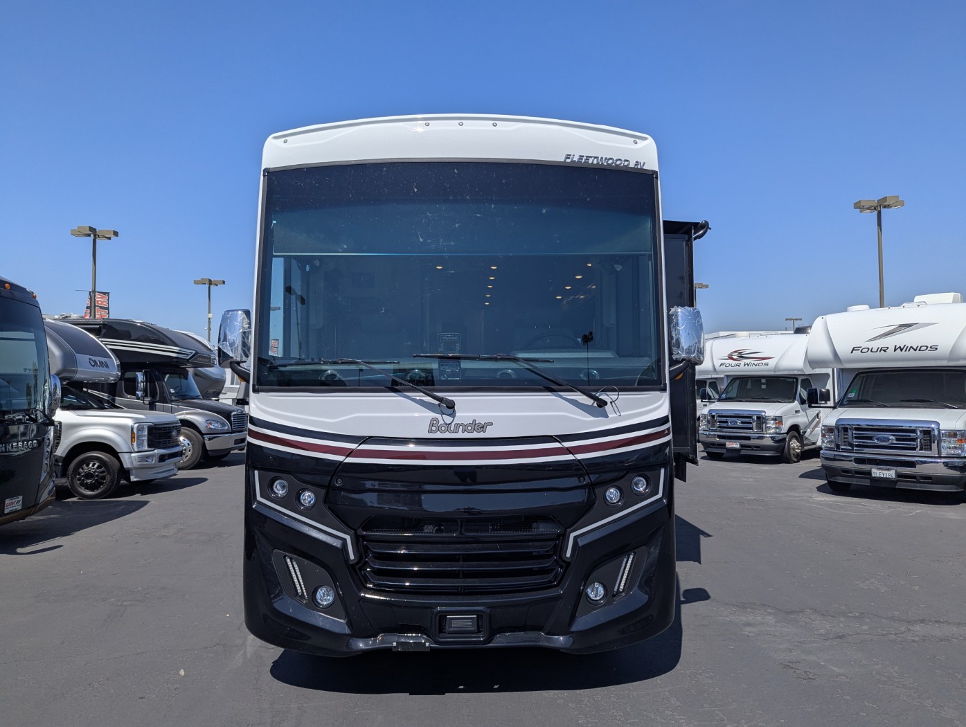 2026 Fleetwood Bounder 35K - Image 2