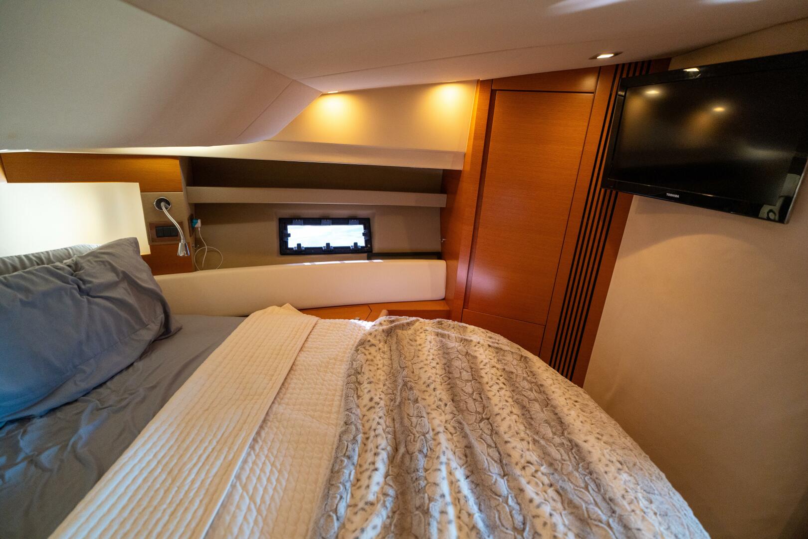 2013 Azimut 40 Flybridge - Image 37
