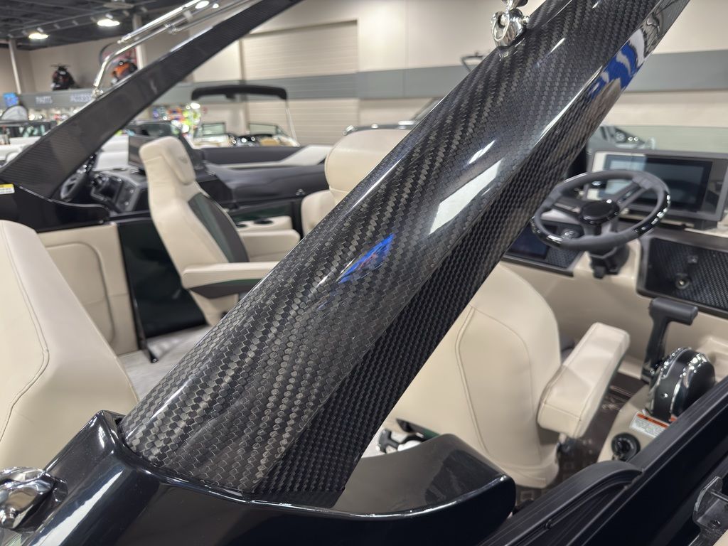 2026 Bennington 24MCSB Carbon Fiber Arch Tritoon Pontoon - Image 53