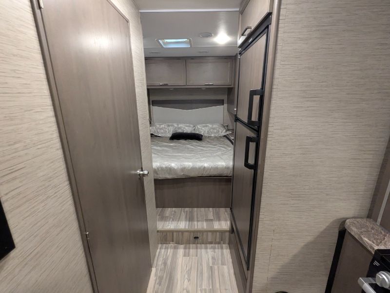 2024 Thor Motor Coach Four Winds 28Z - Image 8