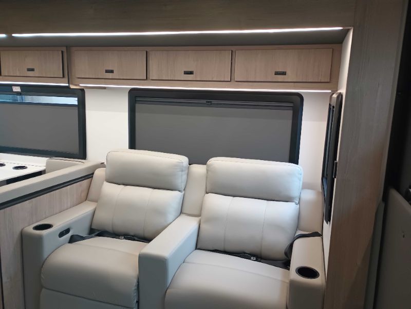 2026 Grand Design Lineage Series F 31ZW - Image 13