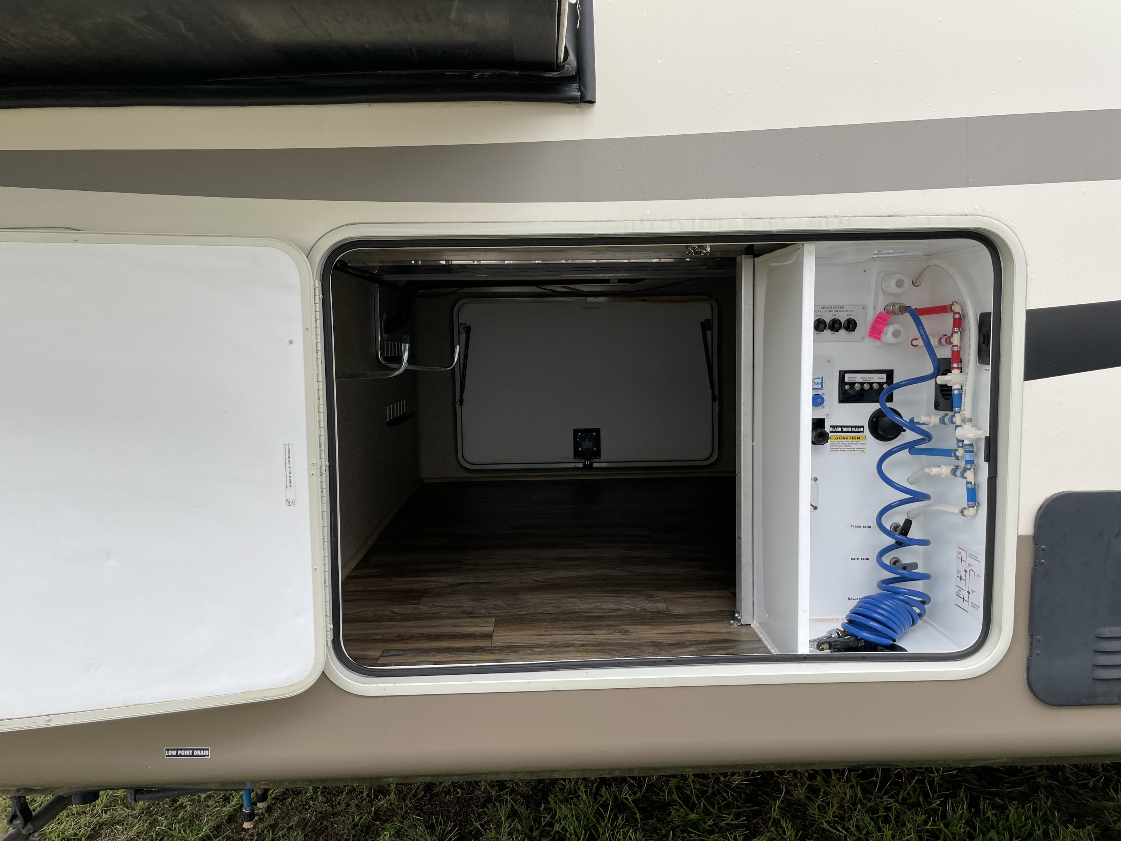 2018 Forest River Cedar Creek Champagne Edition 38EL - Image 6