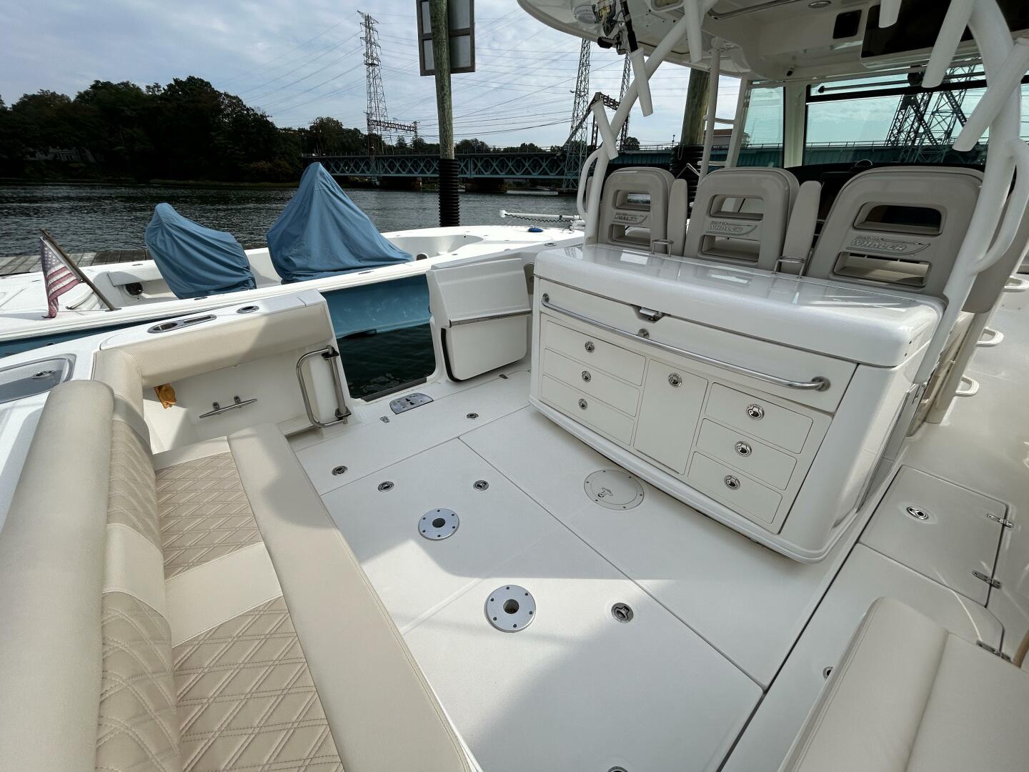 2017 Boston Whaler 370 Outrage - Image 9