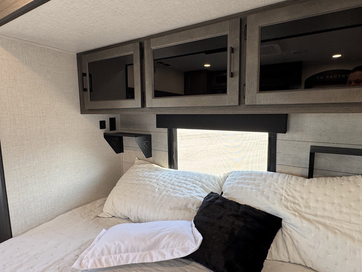 2026 VENTURE RV SPORTTREK 333VMI - Image 65