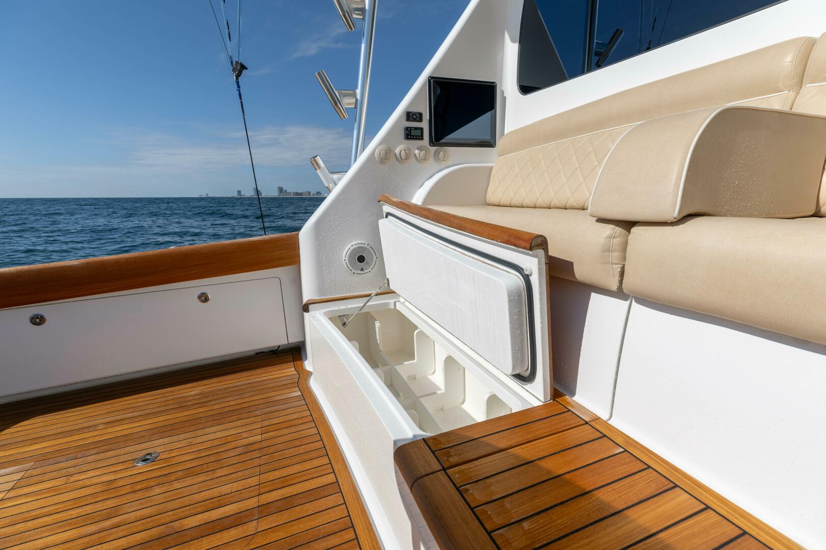 2020 Viking 62 Convertible - Image 36