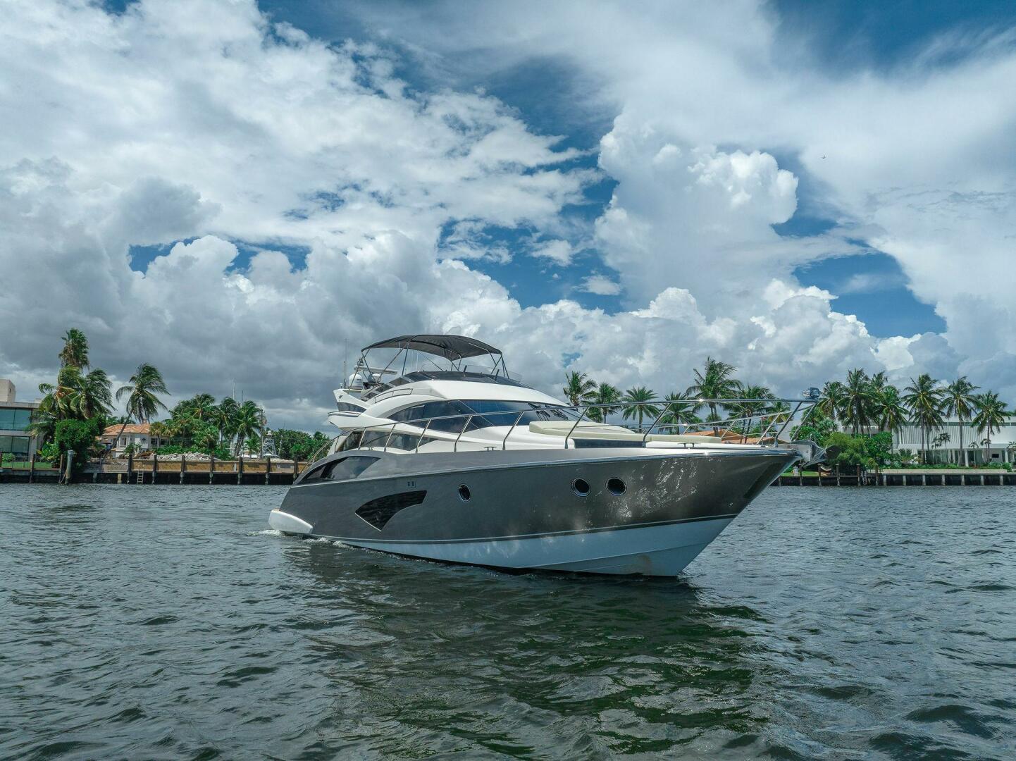 2011 Marquis - Image 3