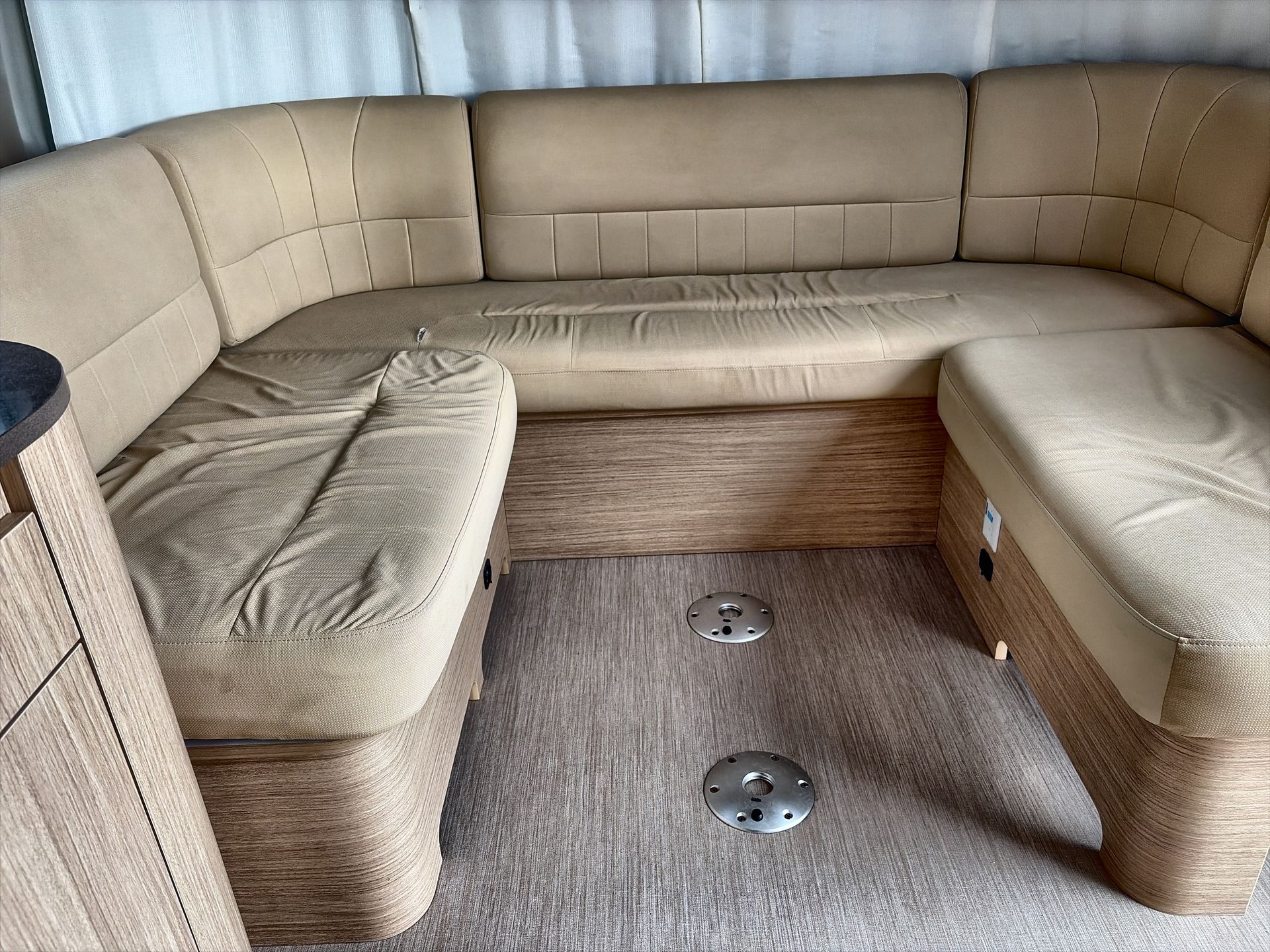 2018 Airstream Flying Cloud 26RB - Image 9