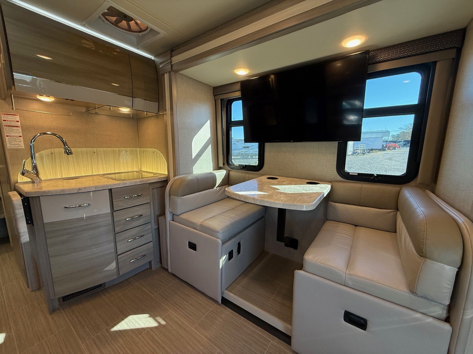 2022 THOR MOTOR COACH DELANO 24RW - Image 6