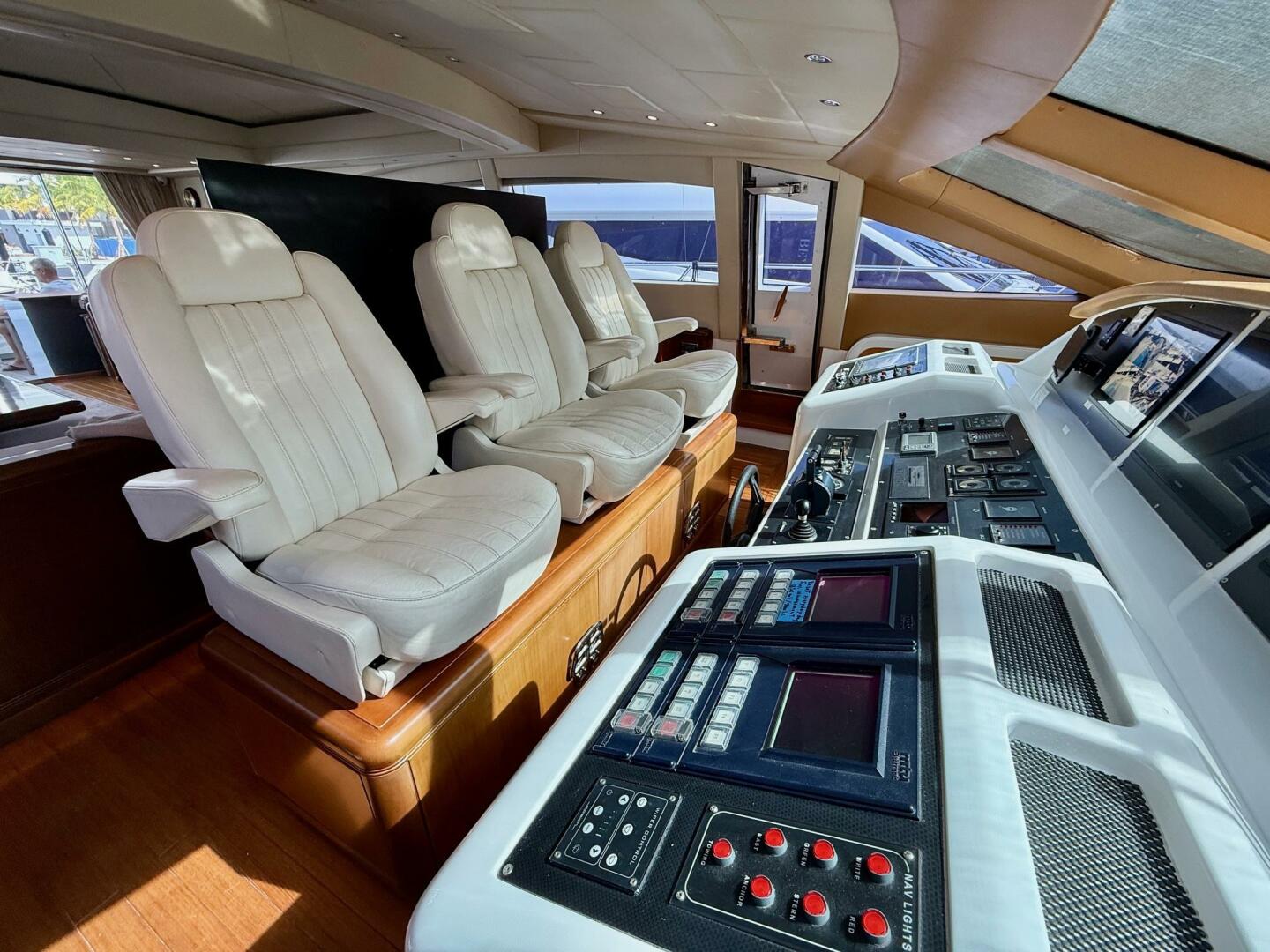 2005 Mangusta 92 - Image 8