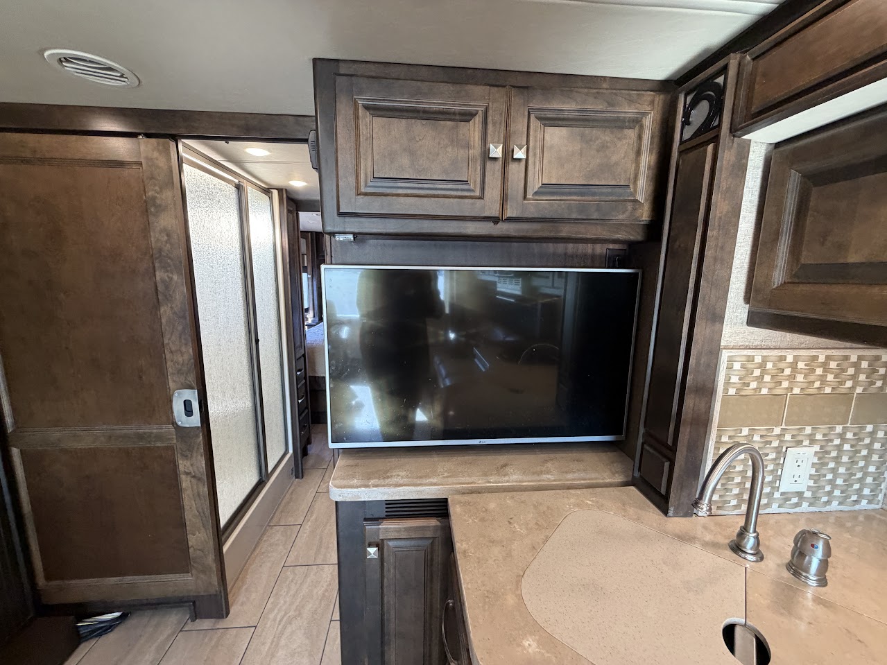 2017 TIFFIN ALLEGRO BREEZE 32BR - Image 20