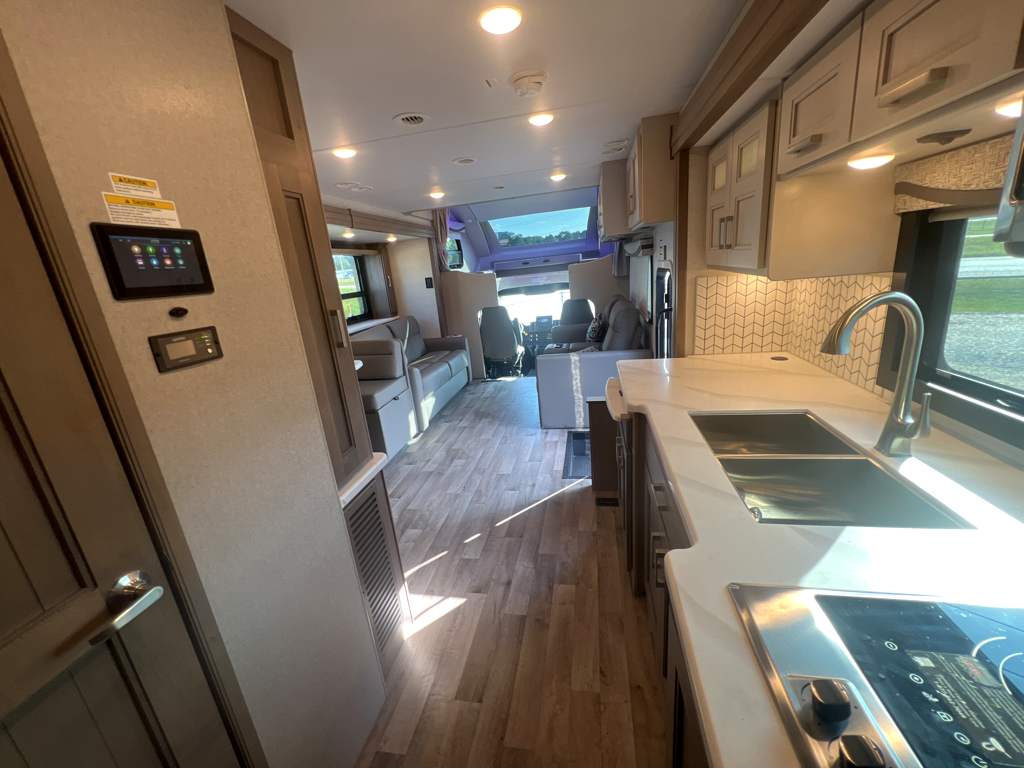 2026 THOR MOTOR COACH PASADENA 38FX - Image 34