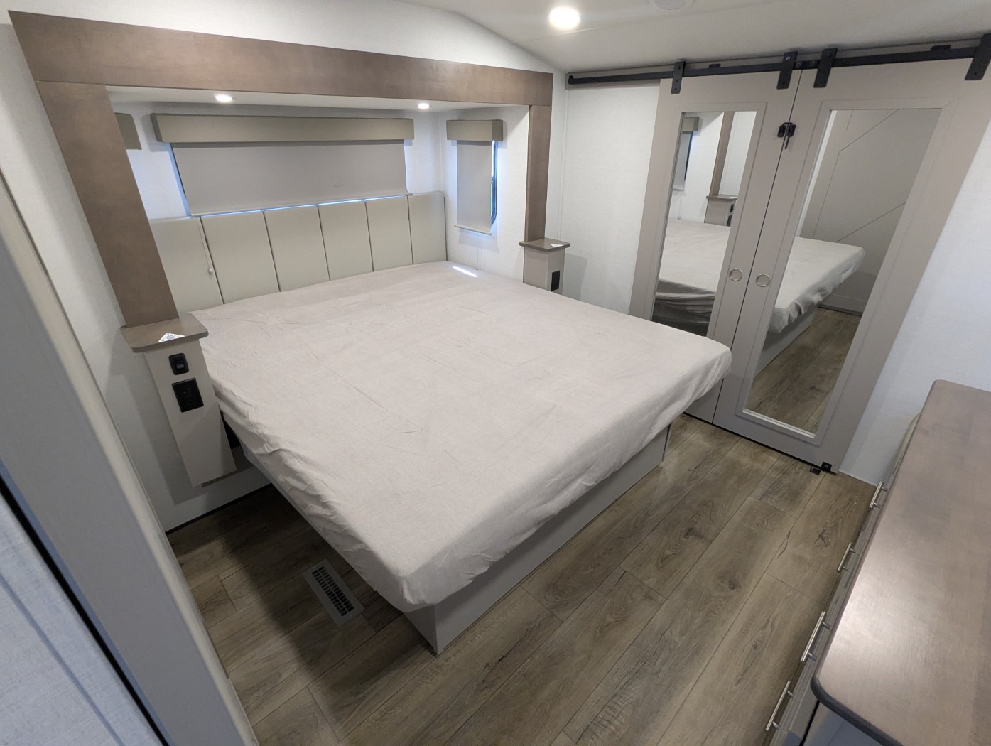 2026 Alliance RV Avenue 32RLS - Image 6