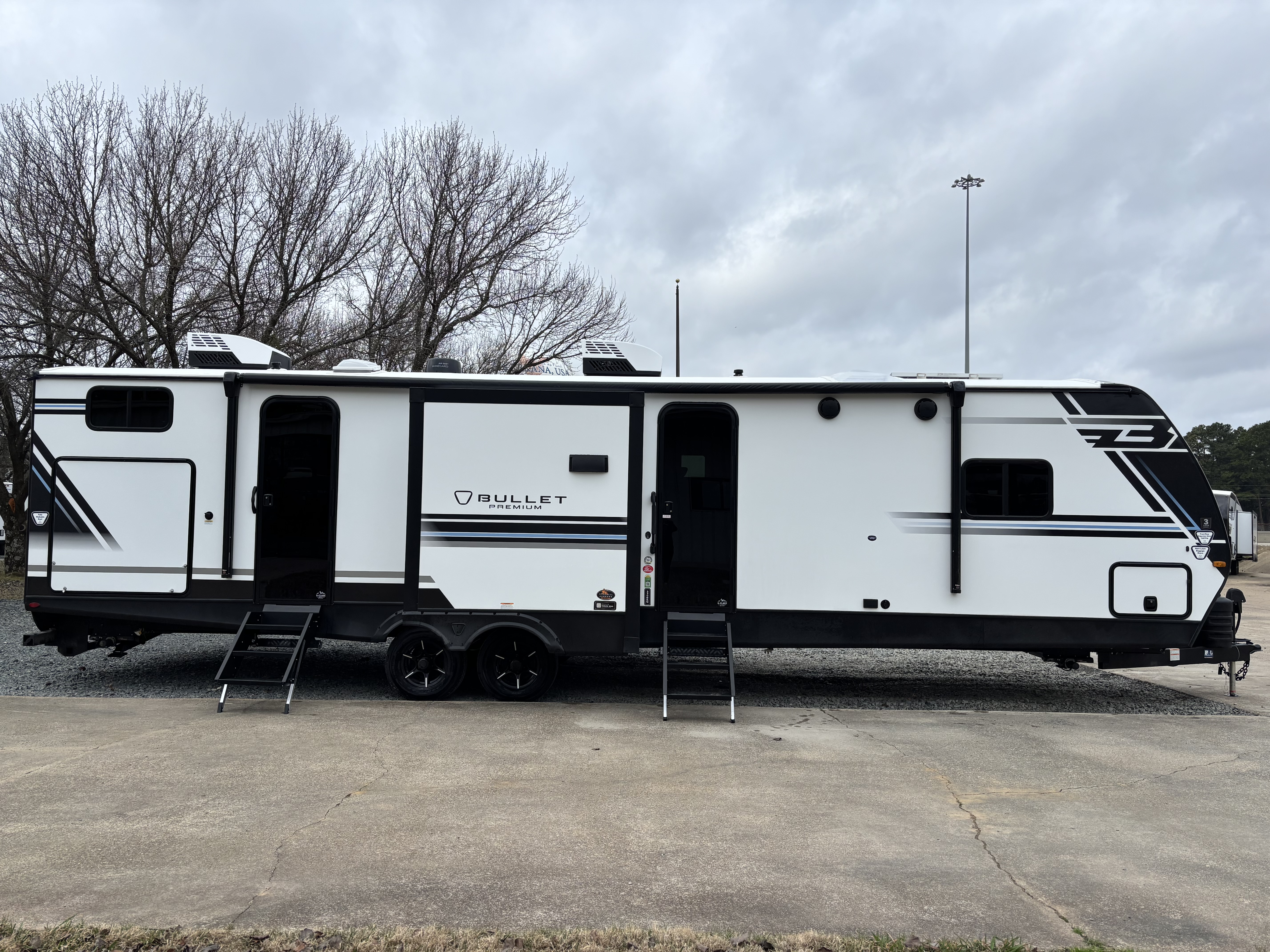 2026 Keystone Bullet Premium 330BKQ - Image 3