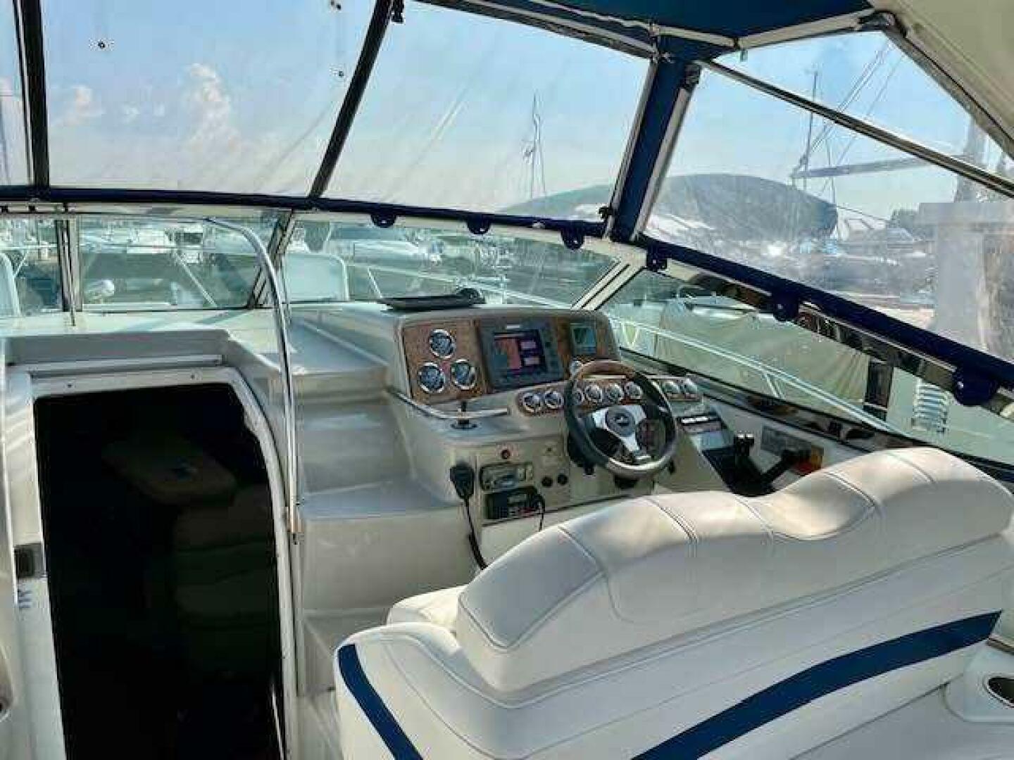 2006 Formula 31 Performance Cruiser - Image 12
