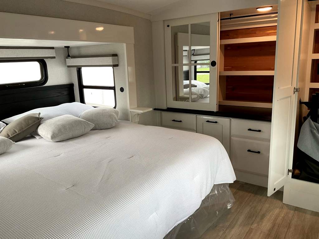 2026 JAYCO PINNACLE 32 RLTS - Image 22