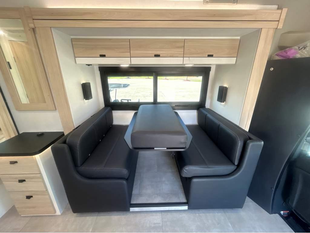 2027 ENTEGRA COACH QWEST 25L - Image 24