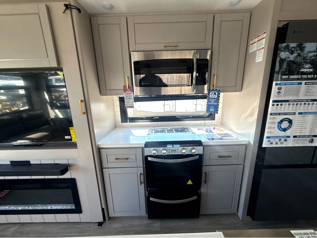 2027 JAYCO NORTH POINT 361RLBH - Image 16