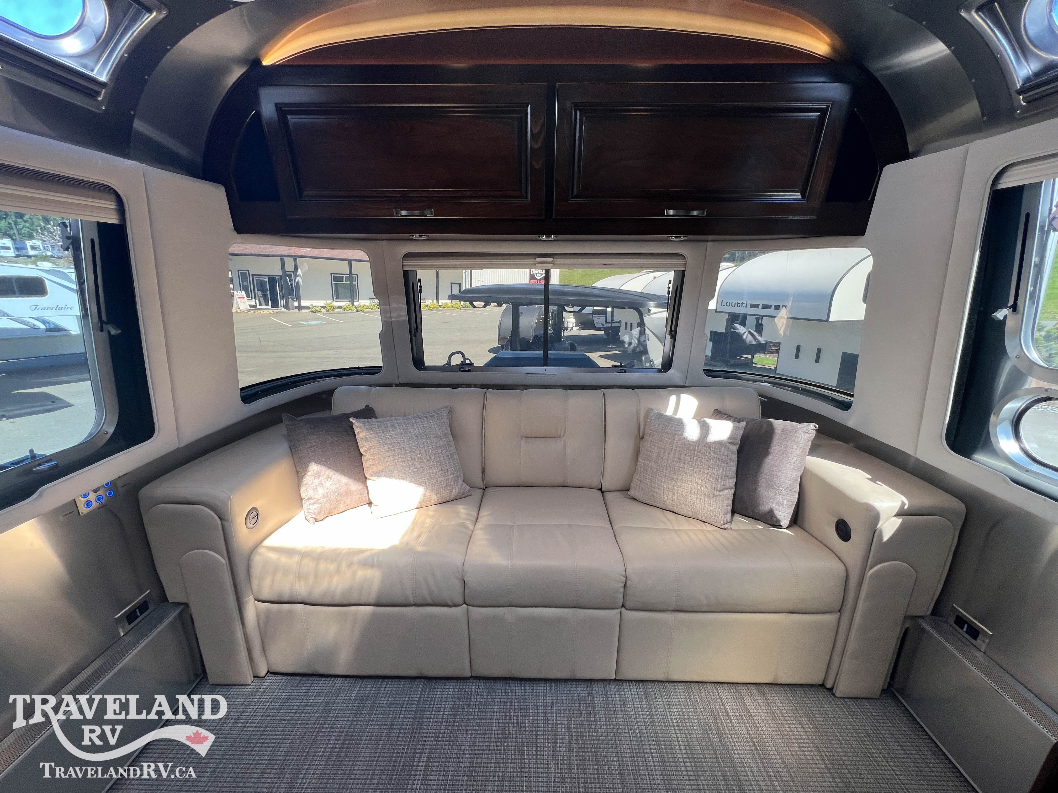 2020 Airstream Classic 30RB Twin - Image 12