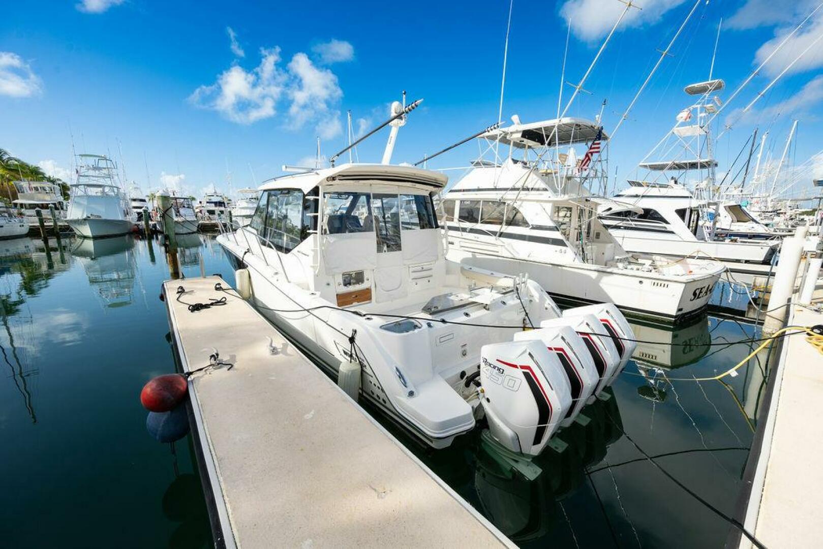2023 Boston Whaler 405 Conquest - Image 17