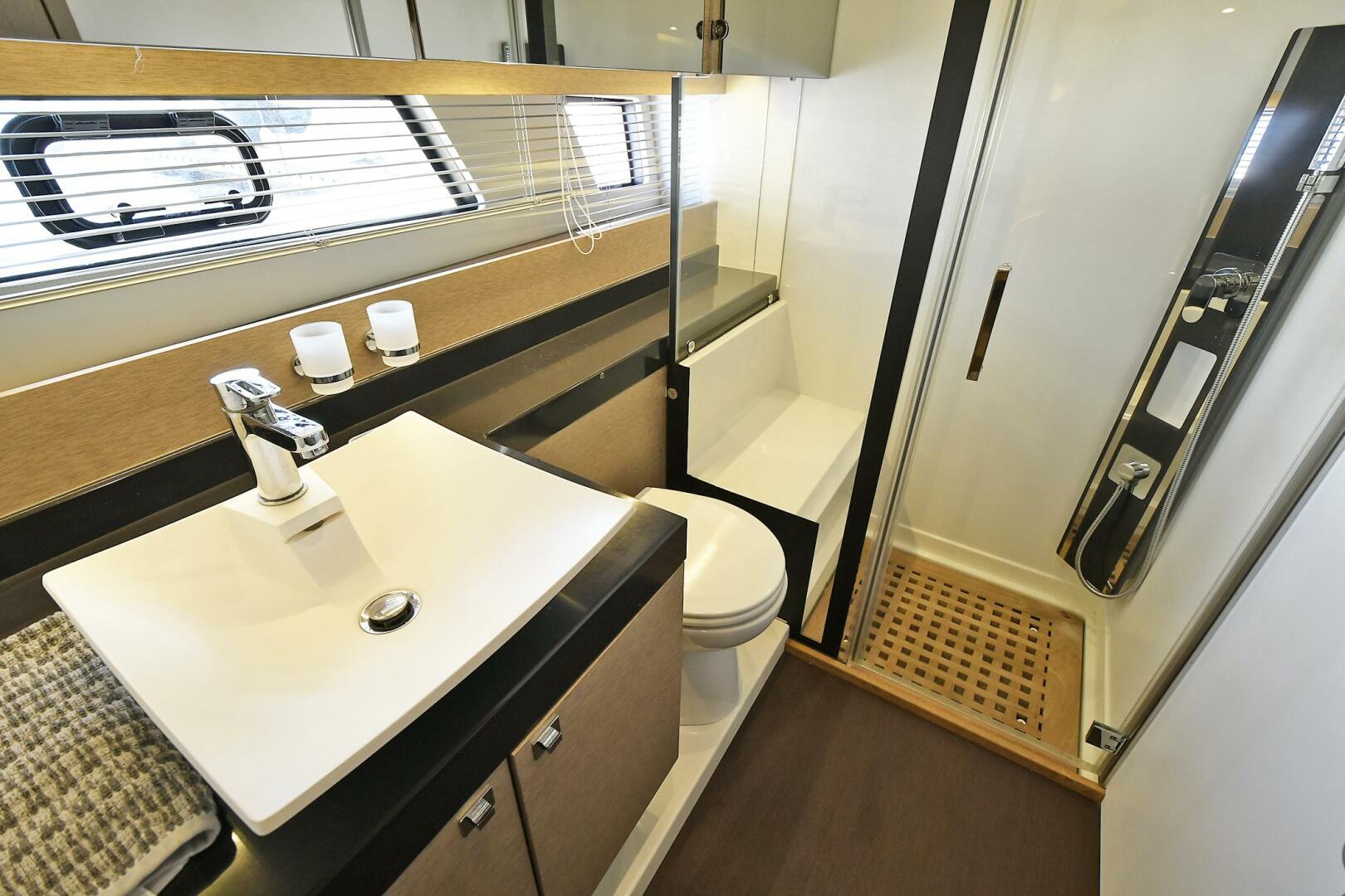2018 Prestige 560 Fly - Image 52
