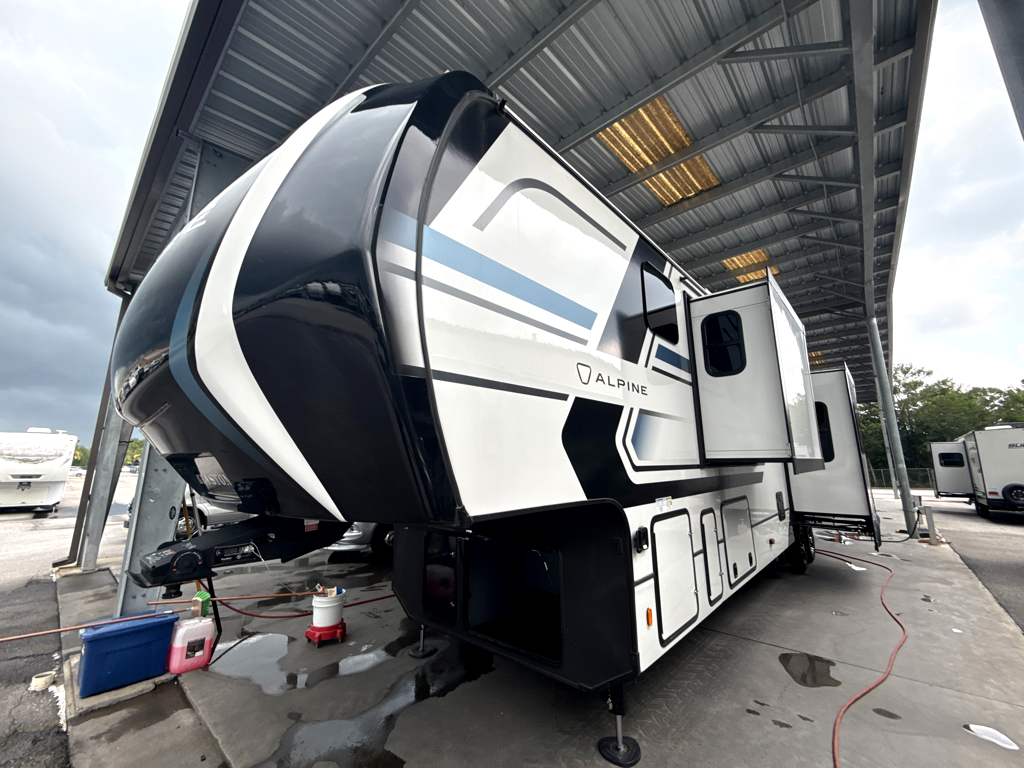 2026 Keystone ALPINE 3910RK - Image 2
