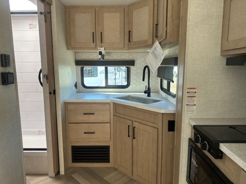 2026 Ember RV E-Series 22MLQ - Image 8