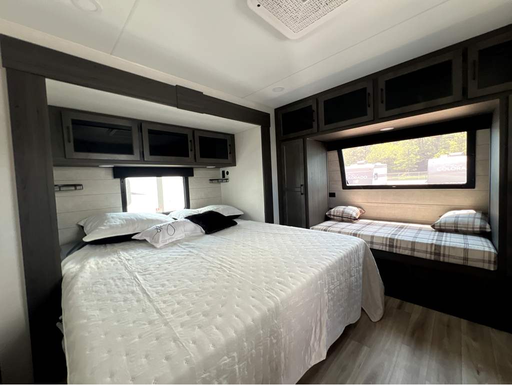 2026 VENTURE RV SPORTTREK 343VIK - Image 20