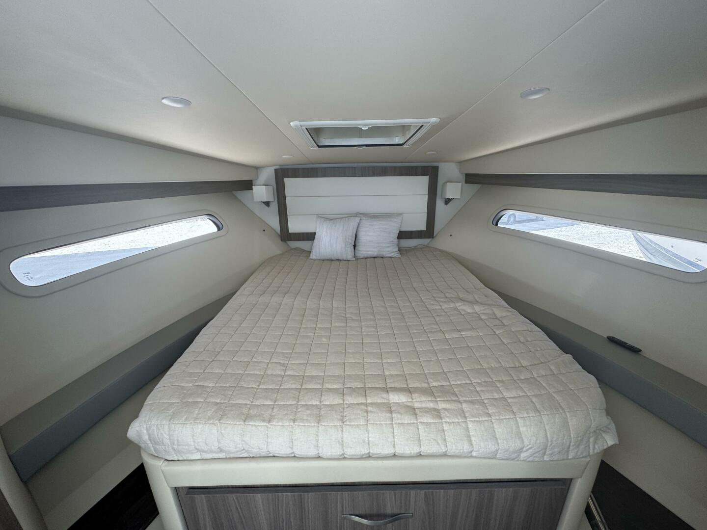 2021 Regal 38 XO - Image 12