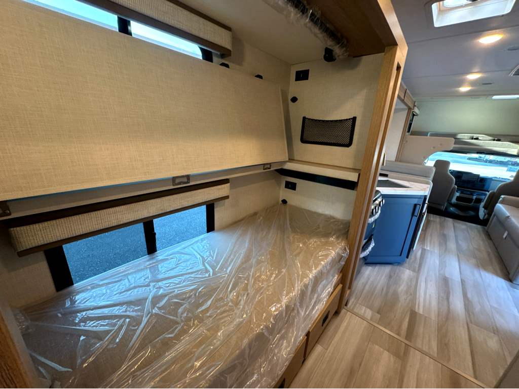 2027 THOR MOTOR COACH MAGNITUDE GA31 - Image 23