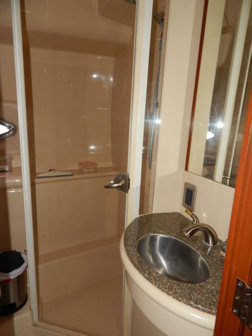 2005 Meridian 408 Motor Yacht - Image 7