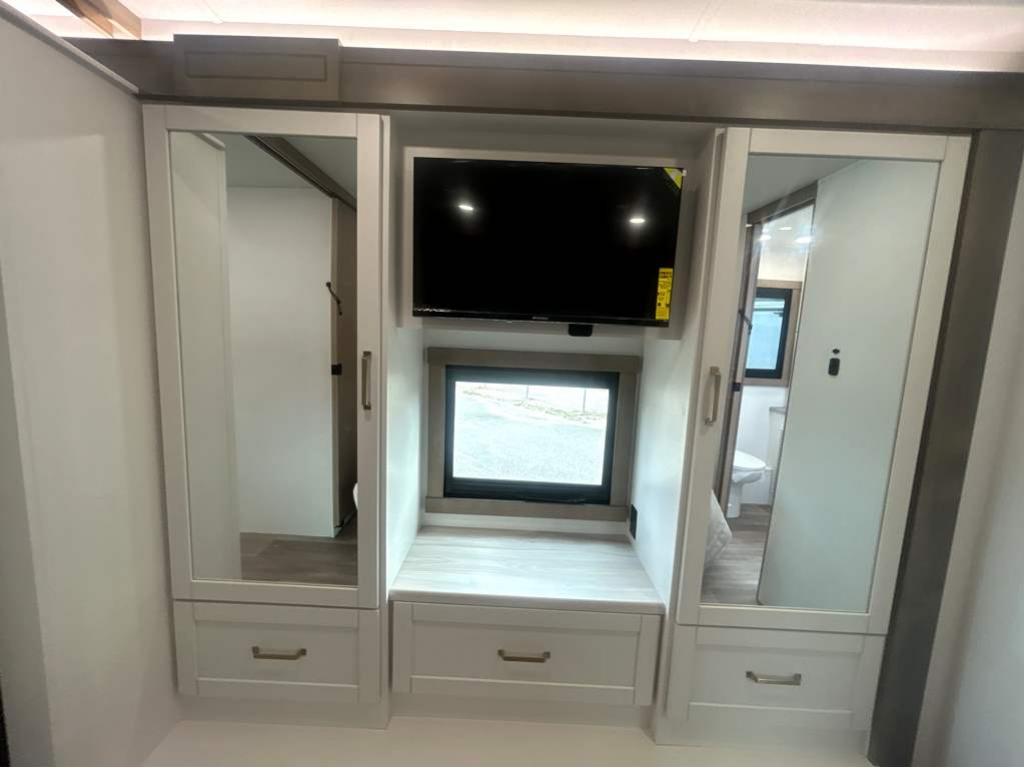 2027 ENTEGRA COACH VISION XL 36C - Image 31