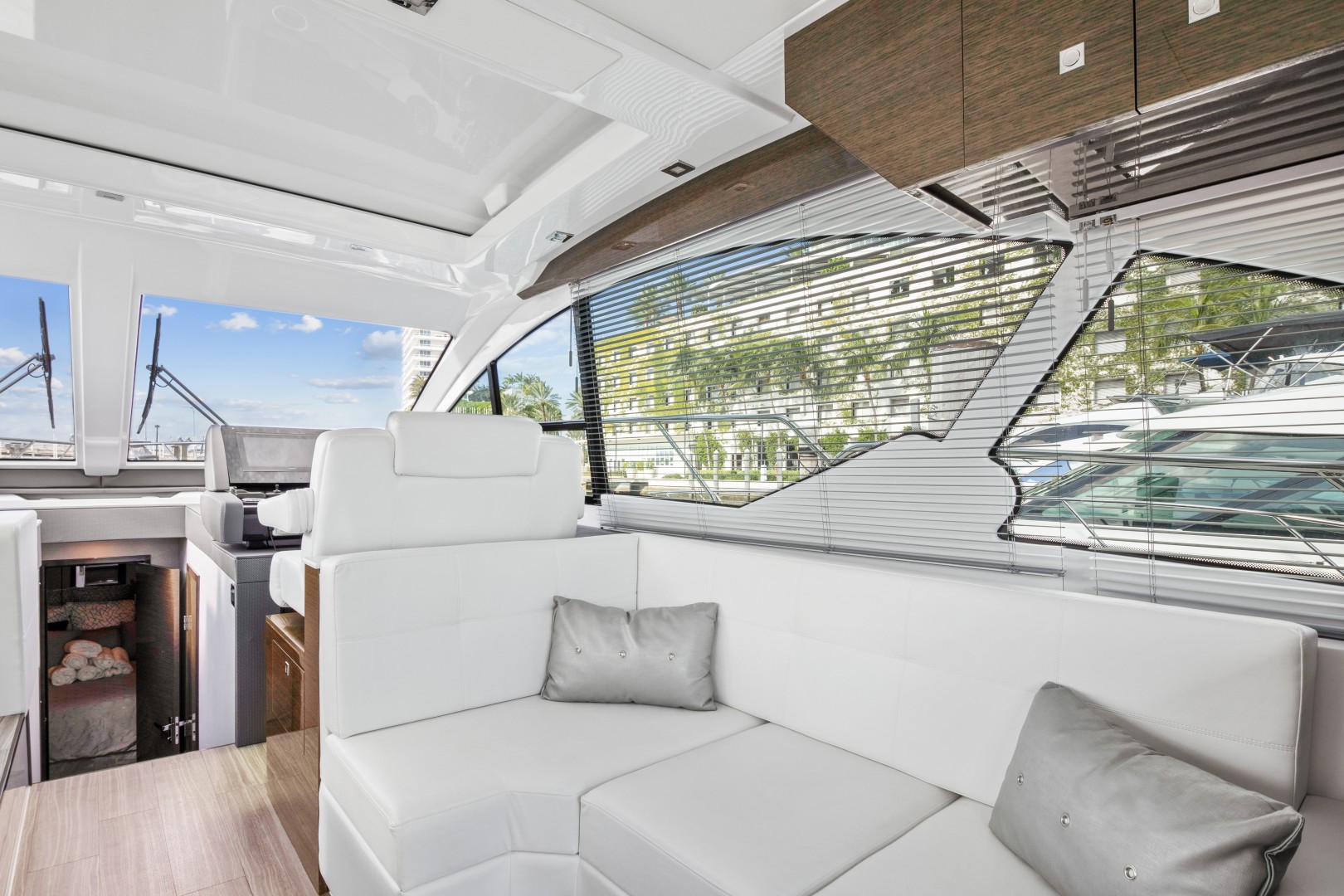 2019 Cruisers 50 Cantius - Image 18