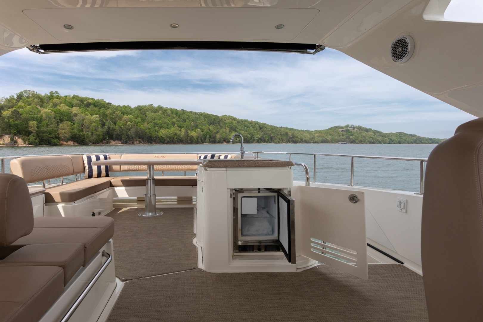 2018 Sea Ray L650 FLY - Image 31