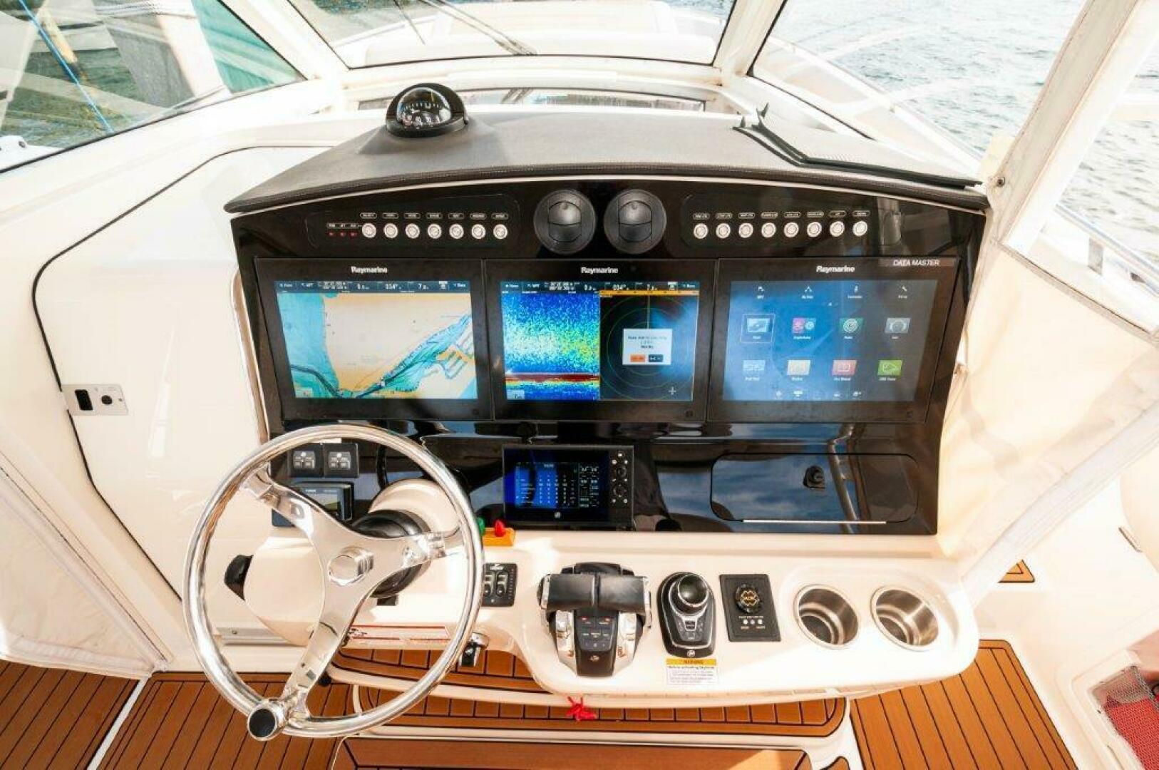 2018 Boston Whaler 420 Outrage - Image 15