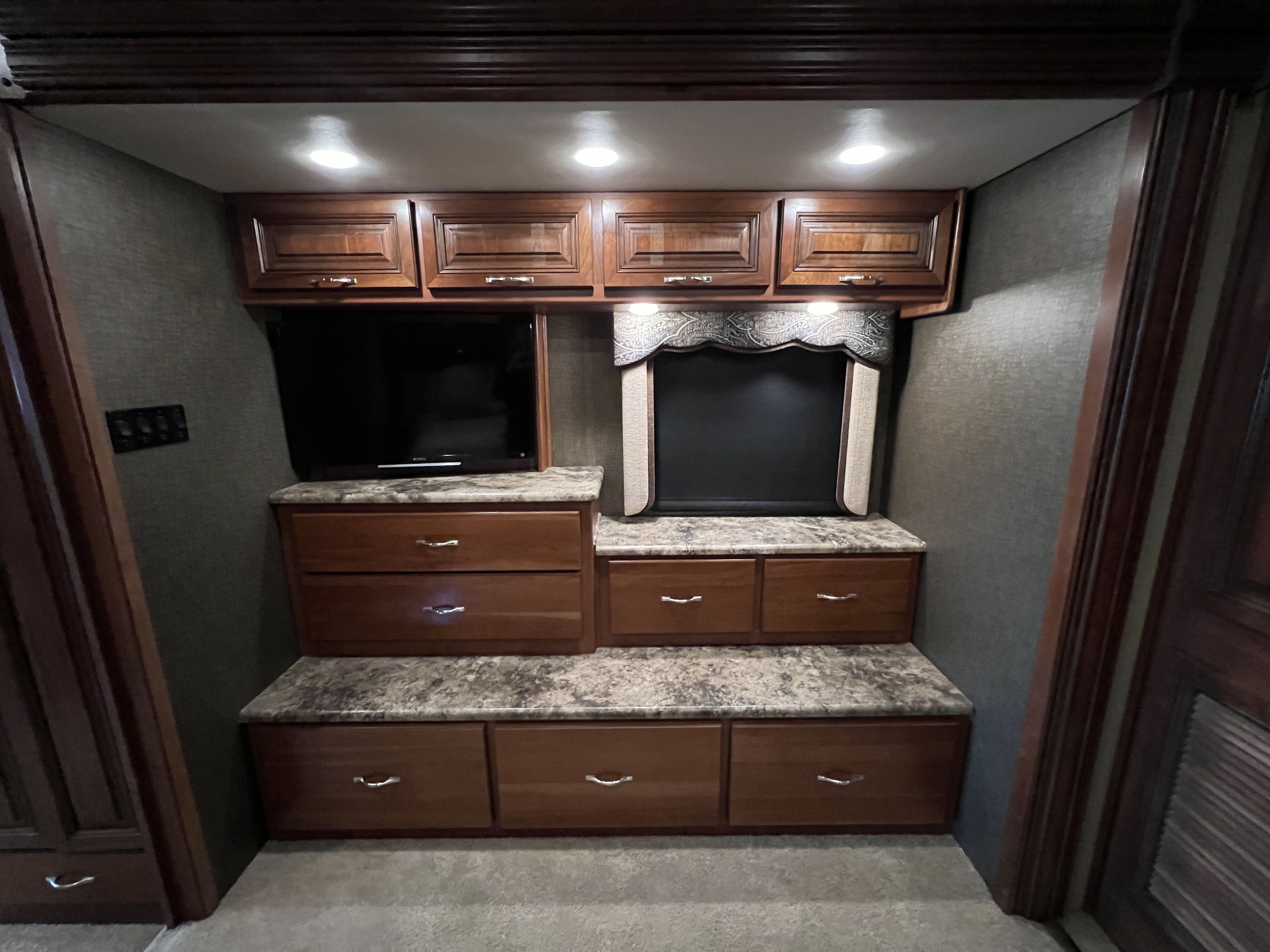 2015 Holiday Rambler Ambassador 38FST - Image 19