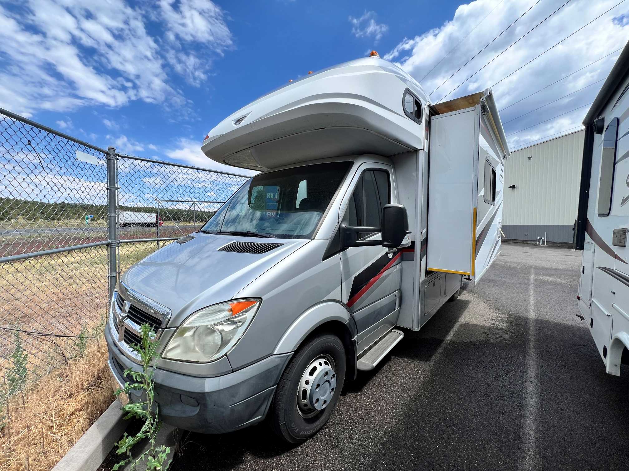 2010 Fleetwood Quest 24SL - Image 2