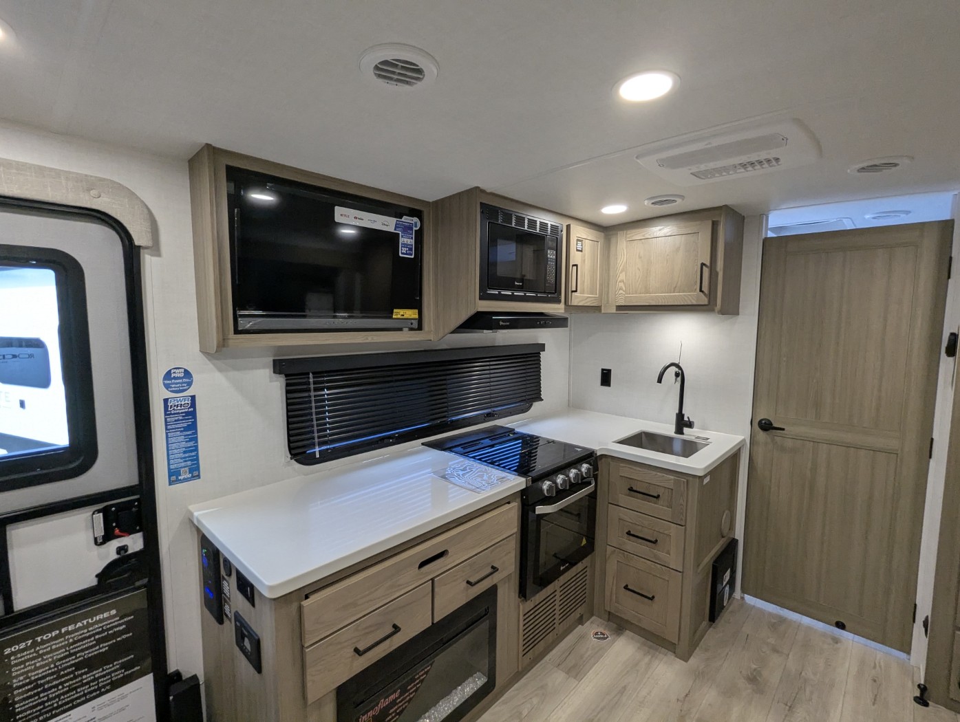 2027 Forest River Rockwood Mini Lite 2213S - Image 15