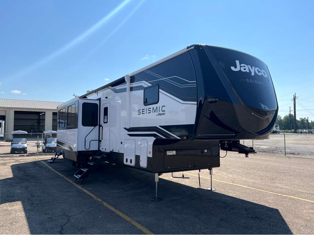 2026 JAYCO SEISMIC 395 - Image 1
